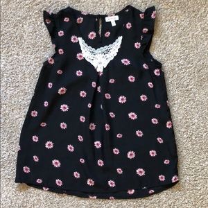 Girls top, size medium.